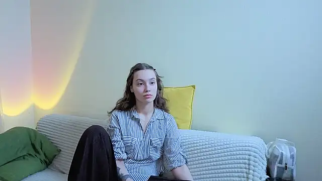 JolieDerringer online show from 27, 5, 2026