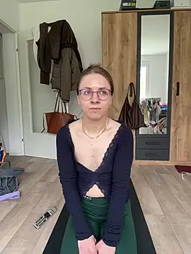 SweetLuna96 online show from 5, 5, 2026