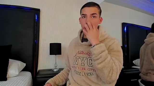 Aron maxx online show from 7, 5, 2026
