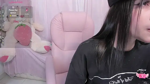 ShanelleDupont  online show from 14, 6, 2026