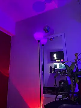 Snapshot of LarryGarzon chatting on 6, 5, 2026 LarryGarzon online show from 6, 5, 2026