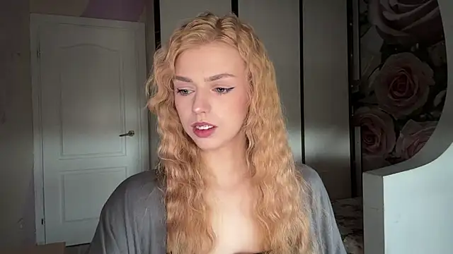 ScarlettRosy online show from 10, 5, 2026