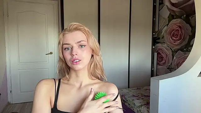 ScarlettRosy online show from 14, 5, 2026