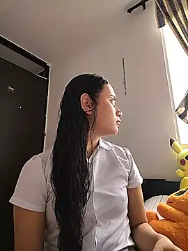 Snapshot of L0lita_Emi12 chatting on 5, 7, 2026 L0lita Emi12 online show from 5, 7, 2026