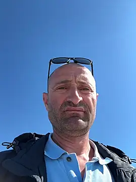 Snapshot of vladgree chatting on 4, 5, 2026 vladgree online show from 4, 5, 2026