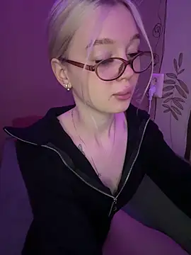 Velvet Doll  online show from 29, 5, 2026