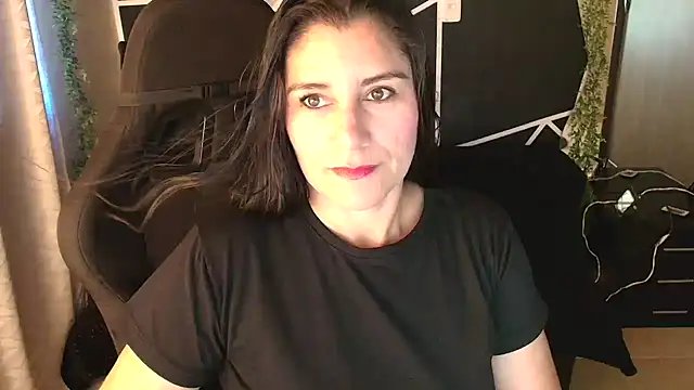 LUCYMILF SEXY online show from 18, 5, 2026