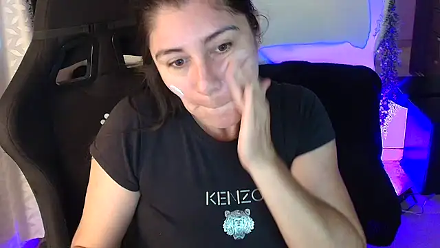 LUCYMILF SEXY online show from 24, 5, 2026