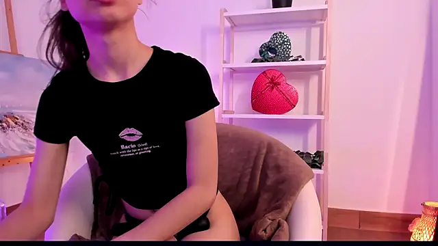 Snapshot of Mimi_Petittte chatting on 8, 7, 2026 Mimi Petittte online show from 8, 7, 2026