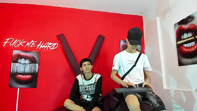 Snapshot of TWINKS_BOYSX chatting on 18, 5, 2026 TWINKS BOYSX online show from 18, 5, 2026