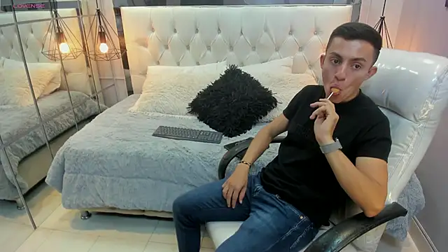 oliver chaze  online show from 8, 5, 2026