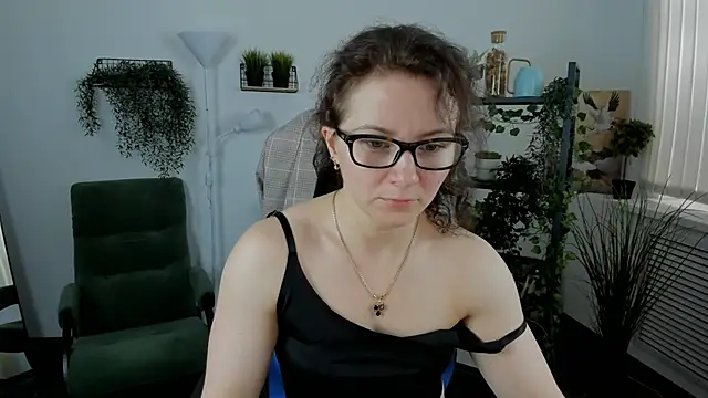 AureliaGleam online show from 12, 6, 2026