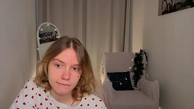 Snapshot of MilanaRayy chatting on 7, 6, 2026 MilanaRayy online show from 7, 6, 2026