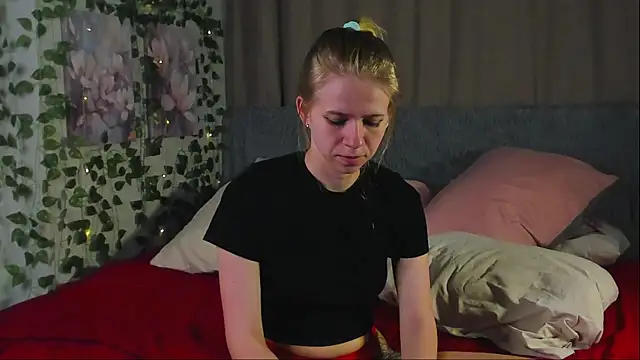 Squirt Cutie online show from 16, 5, 2026