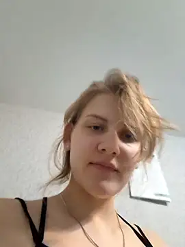mooniekiss online show from 11, 5, 2026