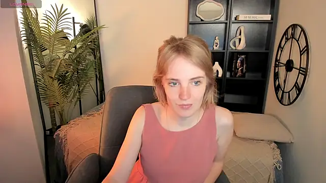 Snapshot of IrmaRonn chatting on 8, 7, 2026 IrmaRonn online show from 8, 7, 2026