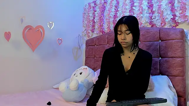 Naomy Bloom online show from 13, 5, 2026