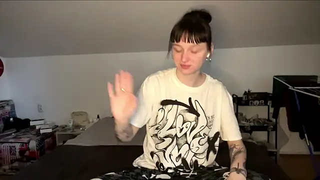 CremeBoopX online show from 12, 5, 2026