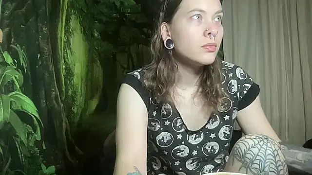 mo0ngoddess online show from 18, 1, 2025