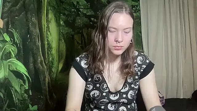 mo0ngoddess online show from 18, 1, 2025