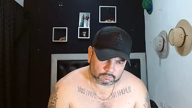 Snapshot of perverseveteranmanxxx chatting on 1, 2, 2025 perverseveteranmanxxx online show from 1, 2, 2025