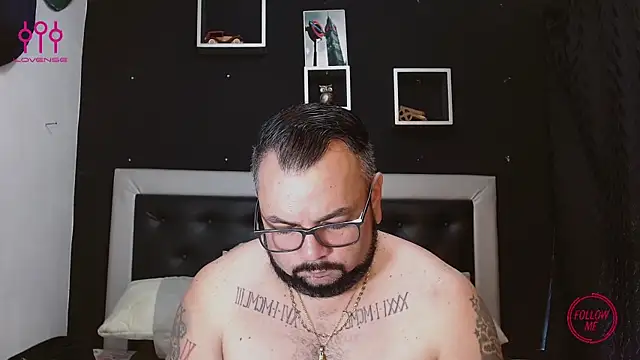 Snapshot of perverseveteranmanxxx chatting on 6, 3, 2025 perverseveteranmanxxx online show from 6, 3, 2025