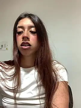 Snapshot of SarahFox- chatting on 21, 5, 2026 SarahFox- online show from 21, 5, 2026