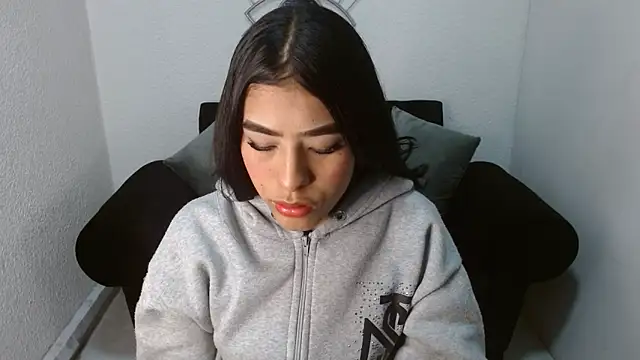 naomyfuckhard online show from 13, 5, 2026