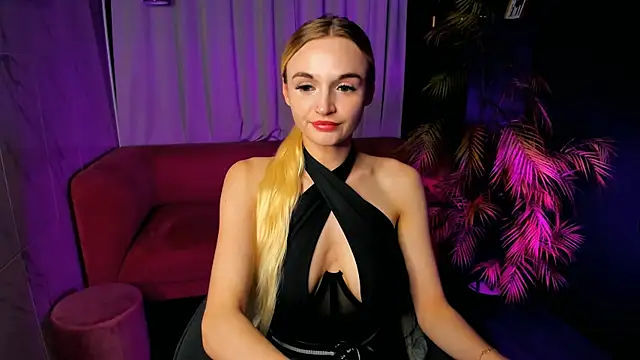Snapshot of Mila__Lux chatting on 2, 7, 2026 Mila Lux online show from 2, 7, 2026