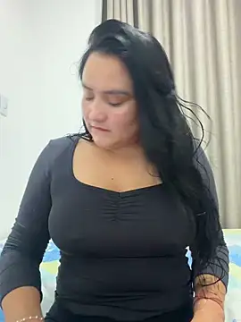 Snapshot of rousee69_ chatting on 3, 6, 2026 rousee69 online show from 3, 6, 2026