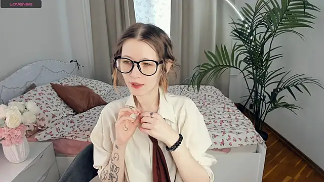 EstellaZion online show from 15, 6, 2026