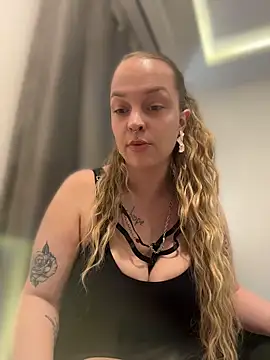WaitingLucia online show from 21, 5, 2026