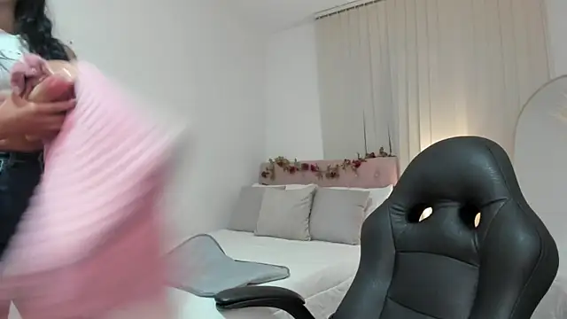 Charlotte pleasure online show from 3, 6, 2026
