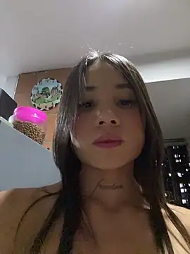 MiaIssaza online show from 6, 8, 2026