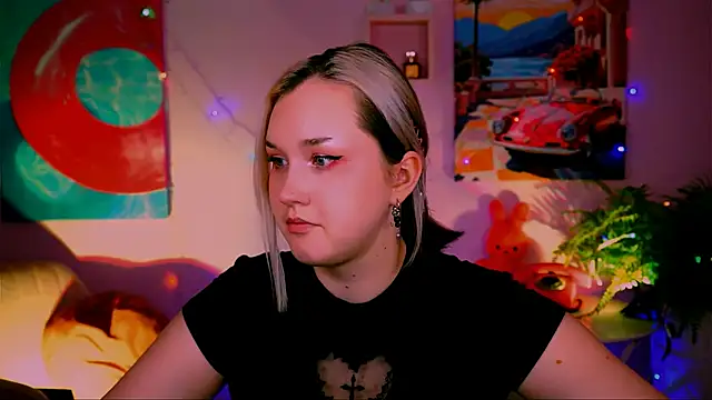 Snapshot of ViolettWoods chatting on 18, 5, 2026 ViolettWoods online show from 18, 5, 2026