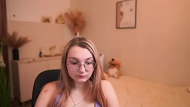 Sophielux18 online show from 20, 5, 2026