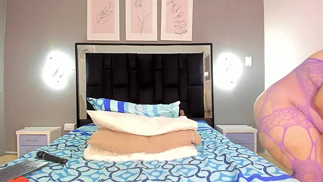 Snapshot of zoe_curvyy chatting on 25, 6, 2026 zoe curvyy online show from 25, 6, 2026