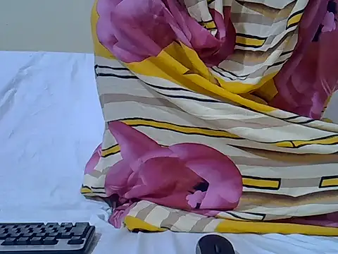 petite pretti online show from 6, 6, 2026