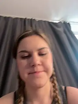 Snapshot of la_lisa_ chatting on 18, 6, 2026 la lisa online show from 18, 6, 2026