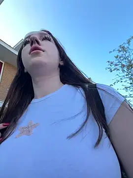 DoloresXO online show from 10, 7, 2026