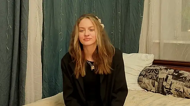 Snapshot of KareyFonger chatting on 2, 6, 2026 KareyFonger online show from 2, 6, 2026