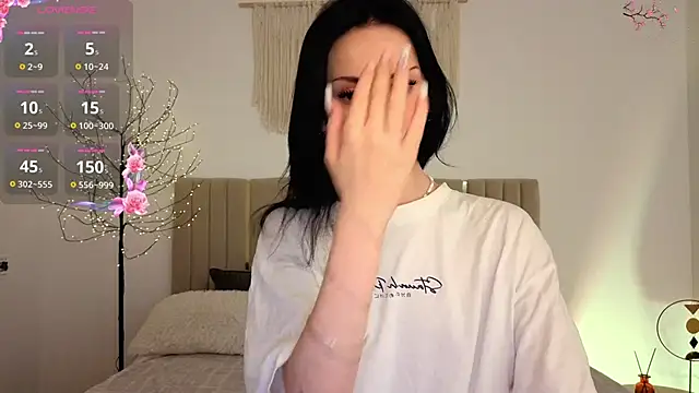 Snapshot of Little1_molly chatting on 11, 6, 2026 Little1 molly online show from 11, 6, 2026