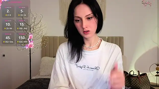 Snapshot of Little1_molly chatting on 17, 6, 2026 Little1 molly online show from 17, 6, 2026