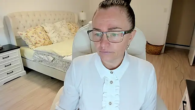 Snapshot of Vika73 chatting on 12, 9, 2025 Vika73 online show from 12, 9, 2025