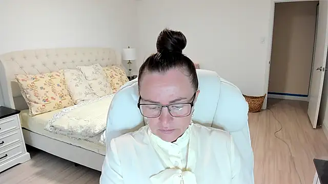 Snapshot of Vika73 chatting on 15, 9, 2025 Vika73 online show from 15, 9, 2025