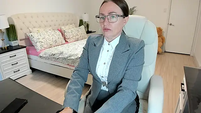 Snapshot of Vika73 chatting on 17, 10, 2025 Vika73 online show from 17, 10, 2025