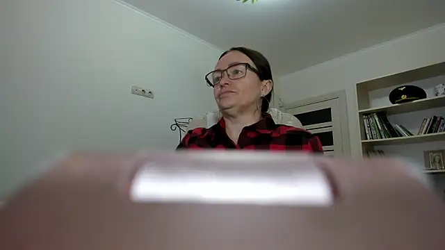 Snapshot of Vika73 chatting on 8, 11, 2025 Vika73 online show from 8, 11, 2025