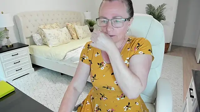 Snapshot of Vika73 chatting on 24, 4, 2026 Vika73 online show from 24, 4, 2026