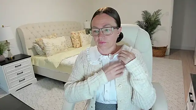 Snapshot of Vika73 chatting on 18, 5, 2026 Vika73 online show from 18, 5, 2026