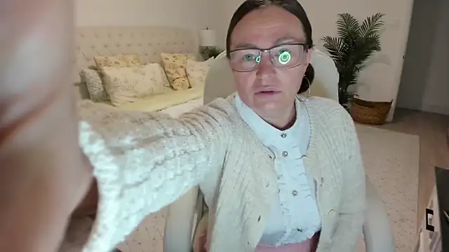 Snapshot of Vika73 chatting on 28, 5, 2026 Vika73 online show from 28, 5, 2026